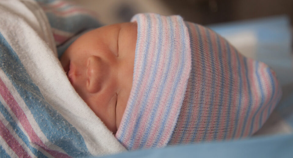 Should Newborn Wear Hat to Sleep