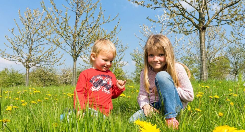 How to Dress Kids for Spring Outings: Chic & Comfy Tips!