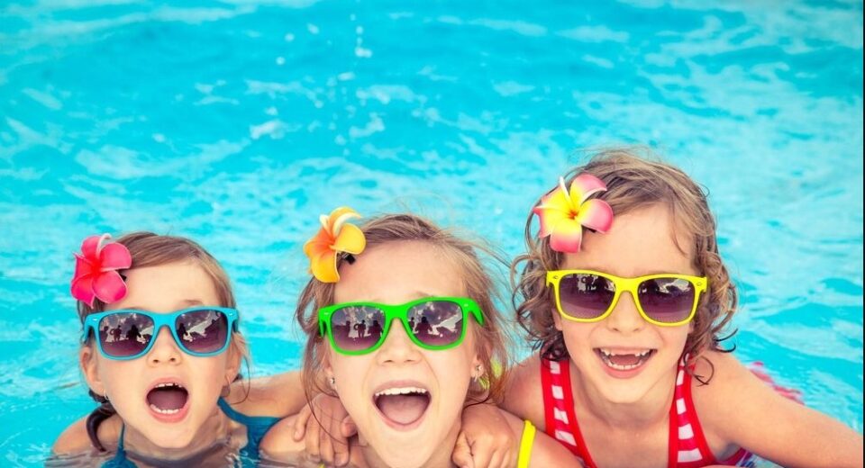 How to Dress Kids for a Holiday Trip
