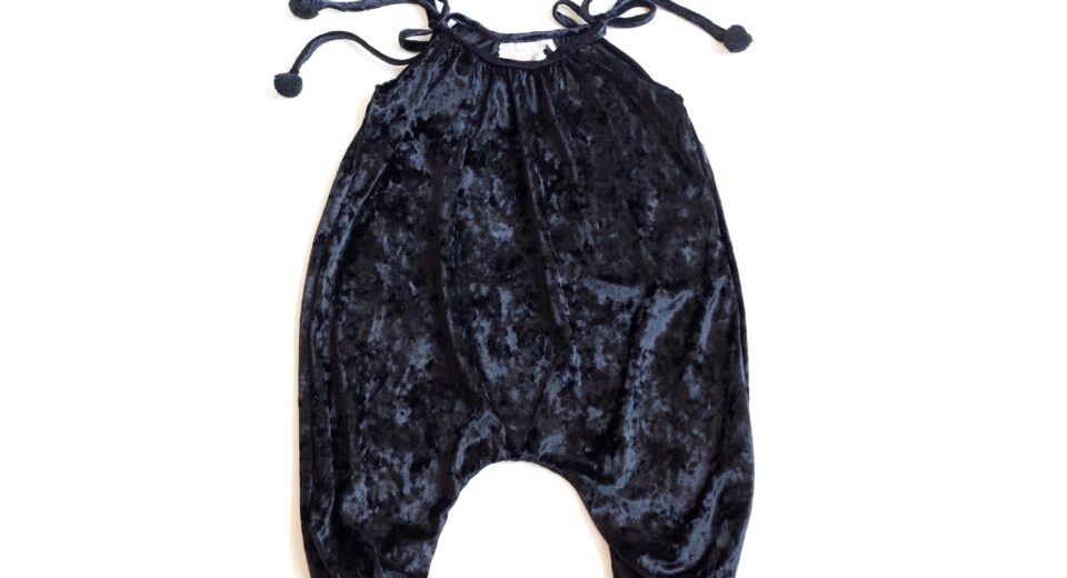 Chic Black Newborn Rompers: Simple, Stylish & Soft