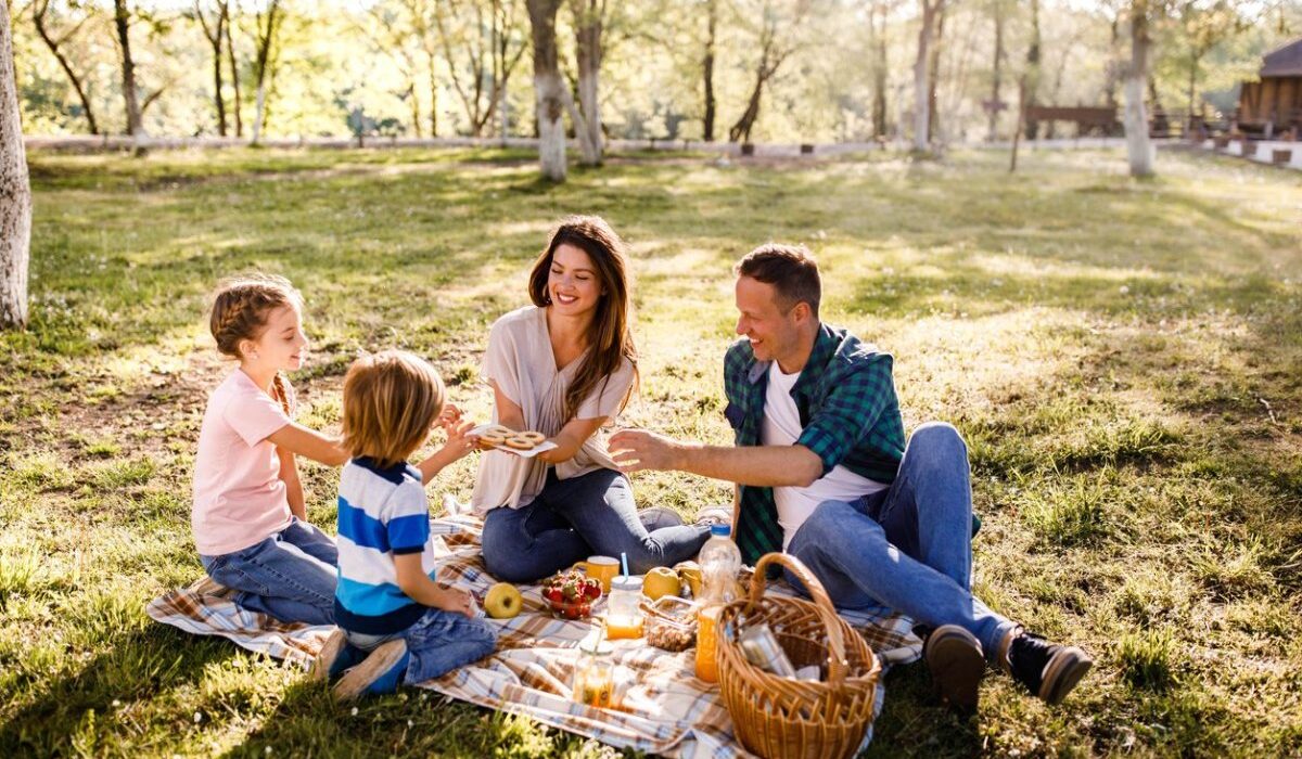 How to Find the Best Kids Fashion for Summer Picnics
