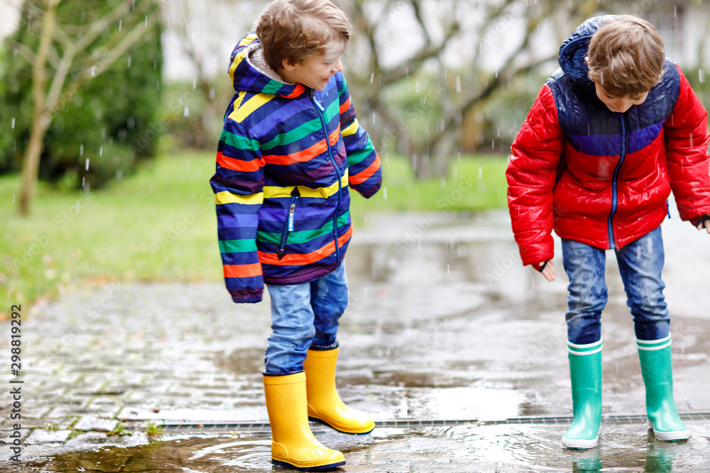 What Kids Should Wear During Monsoon