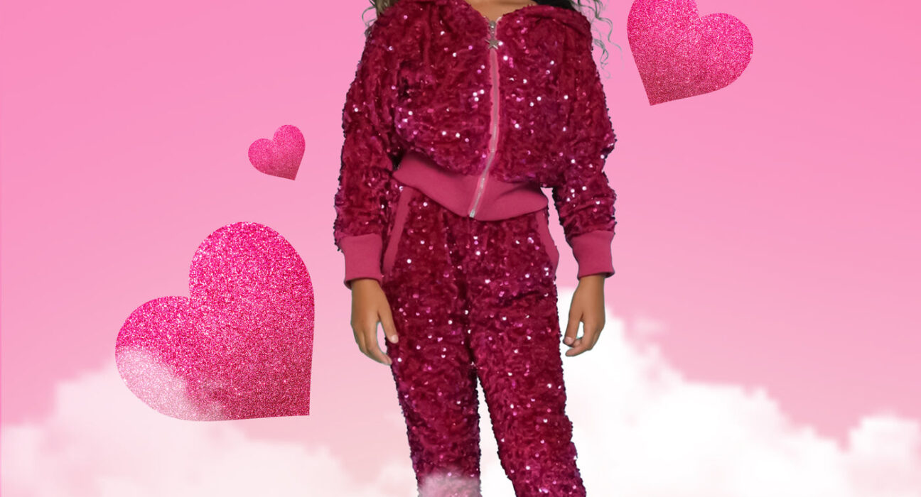 Lance Bass'S Barbie Daughter Dazzles In Lola The Boys Dress